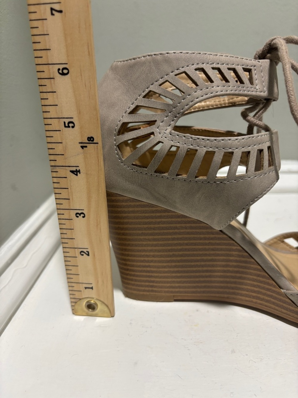 Chinese Laundry Women's Taupe Cutout Lace-Up Wedge Sandals-size 9 - Picture 7 of 7